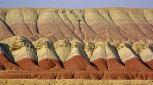 تپه های مریخی و روستای پاده