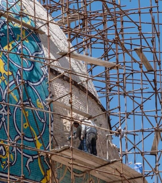 هیلتی با گنبد مسجد جامع عباسی چه می‌کند؟