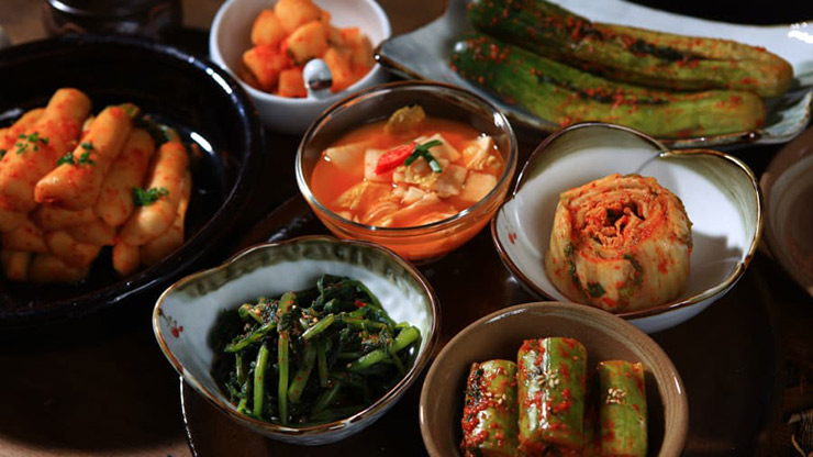 15 غذای خوشمزه کره جنوبی که شما را شیفته خود خواهند کرد
