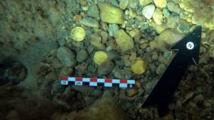 کشف گنجینه بزرگ سکه‌های رومی در دریا