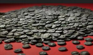 کشف سکه‌های تاریخی در رودخانه