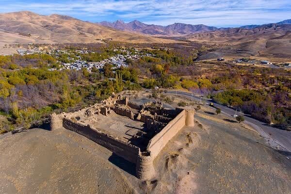 حال “قلعه اردلان” تویسرکان خوب نیست